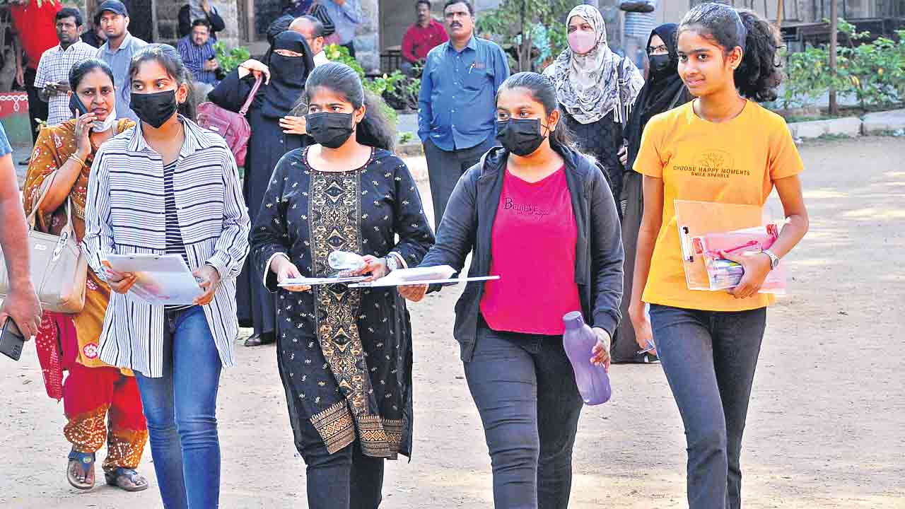 SSC Exams | టెన్త్‌ పరీక్షలు యథాతథం.. షెడ్యూల్‌ ప్రకారమే 13 వరకు పరీక్షలు