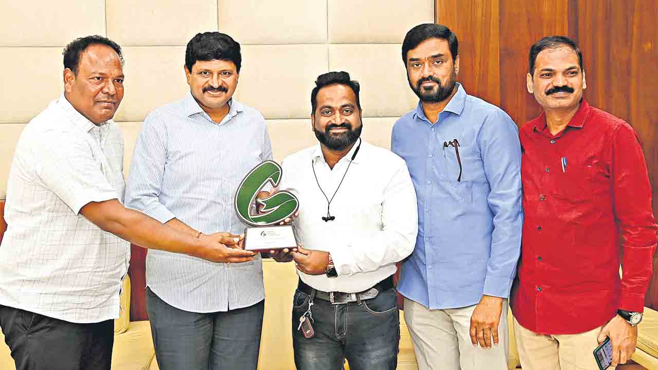 గ్రీన్‌ రిబ్బన్‌ చాంపియన్‌గా ఎంపీ సంతోష్‌