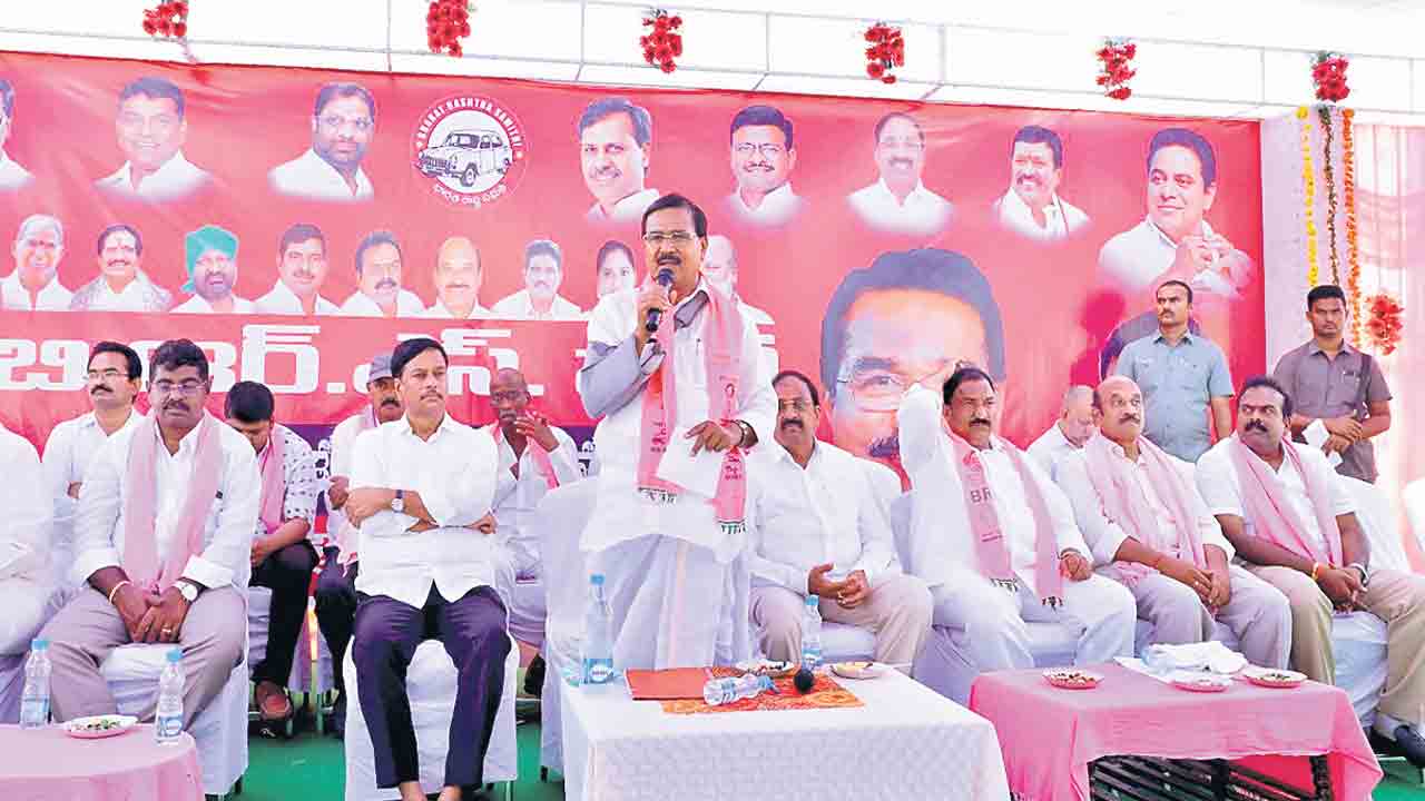 బీఆర్‌ఎస్‌లో ఆత్మీయ పలకరింపు