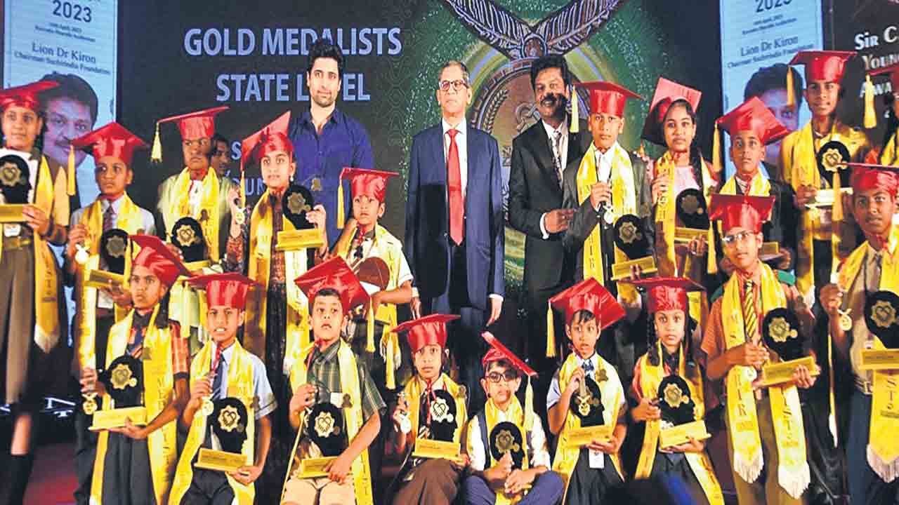 తెలుగు భాష పరిరక్షణకు కృషి చేయాలి