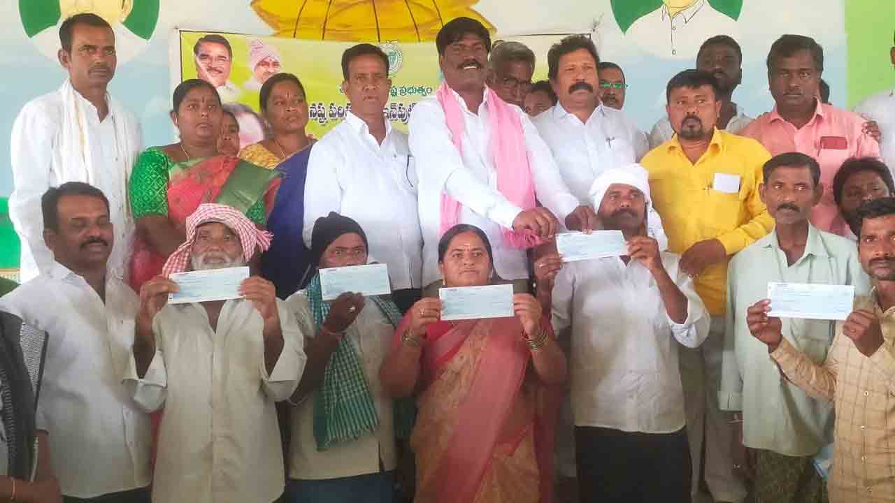 ప్రతి రైతునూ ఆదుకుంటాం..