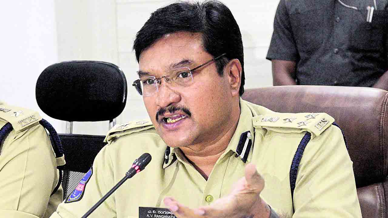 నిరూపిస్తే ఉద్యోగం వదిలేస్తా