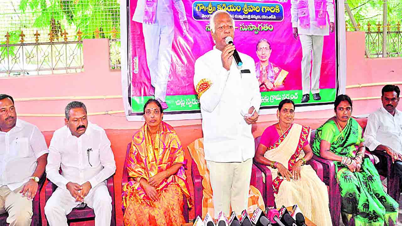 అభివృద్ధిని అడ్డుకుంటున్న కేంద్రం