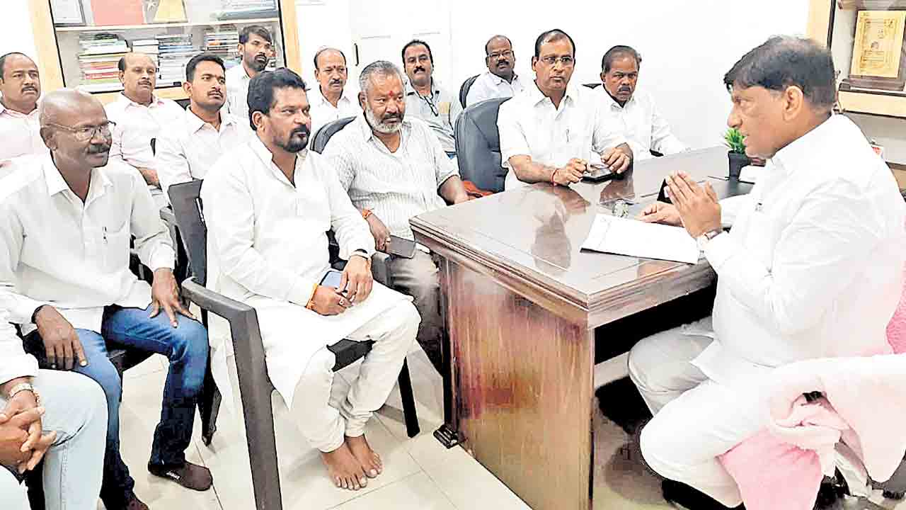 రక్షణరంగ సంస్థనూ ప్రైవేటీకరించే కుట్ర