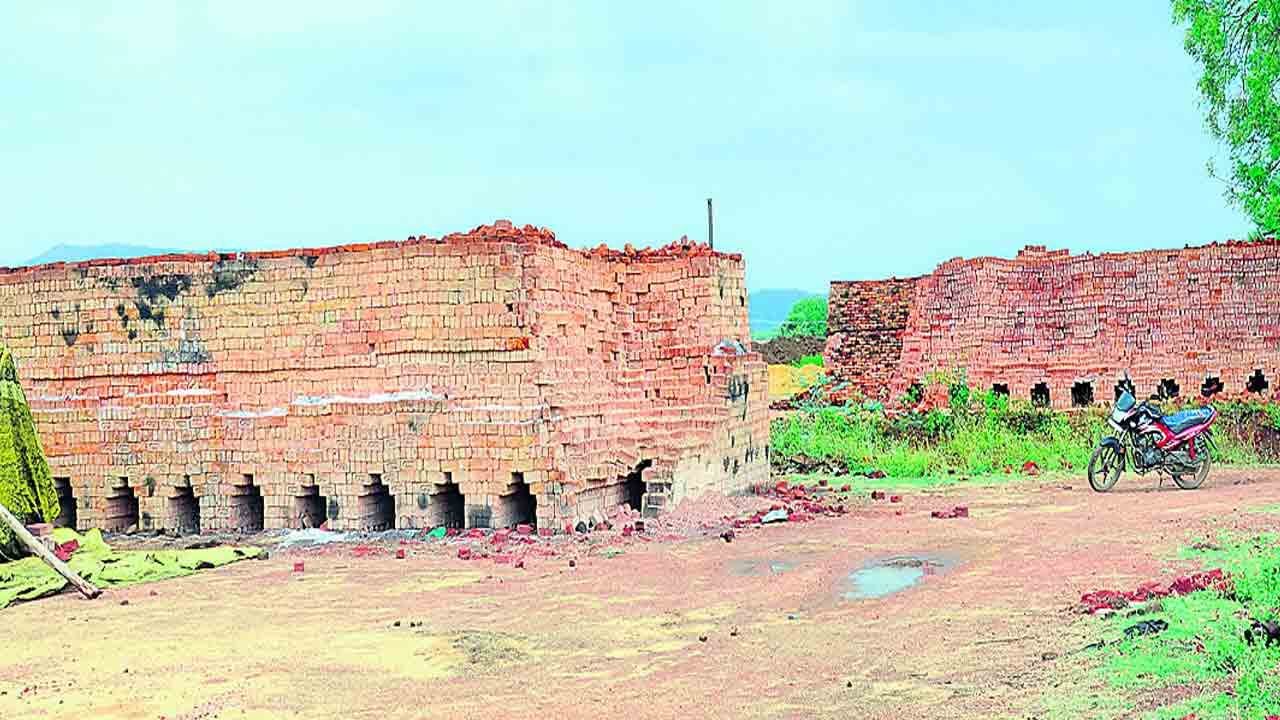 బయ్యారం ఇటుకలు బంగారం