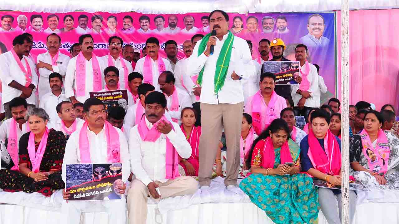 కేంద్రంపై నల్ల సూర్యుల కన్నెర్ర