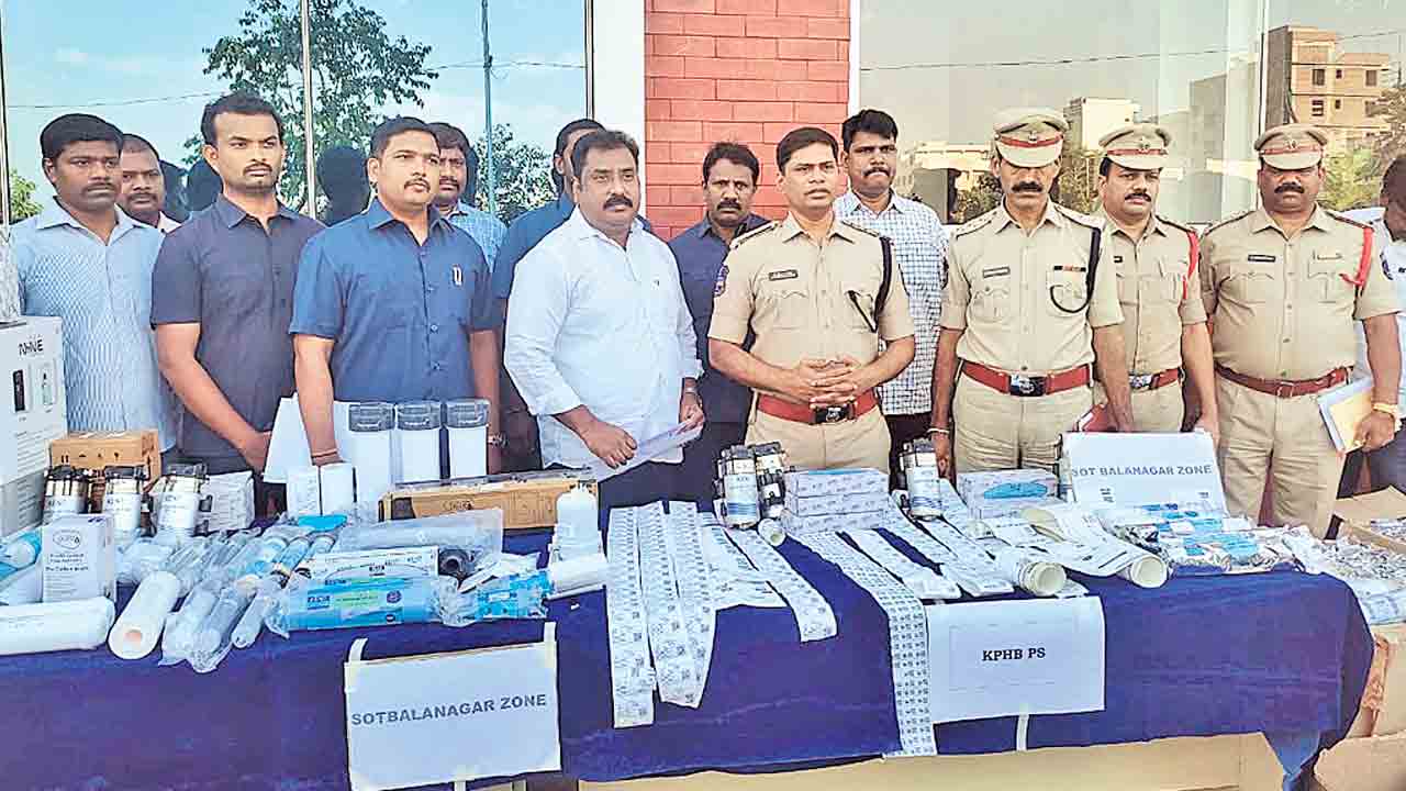 నకిలీ ప్యూరిఫయర్స్‌ తయారు చేస్తున్న ముఠా అరెస్టు