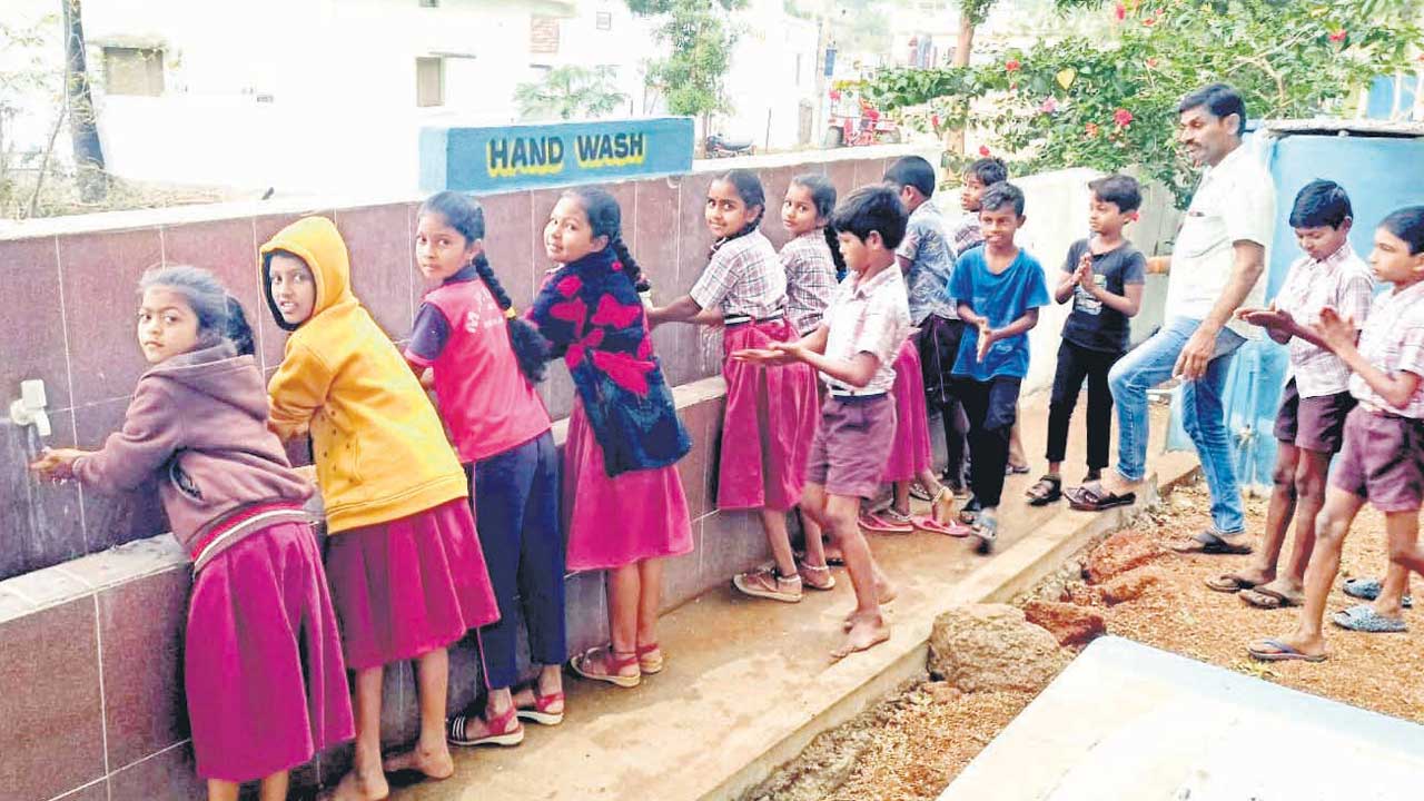 మద్దులపల్లి బడి మెరిసింది