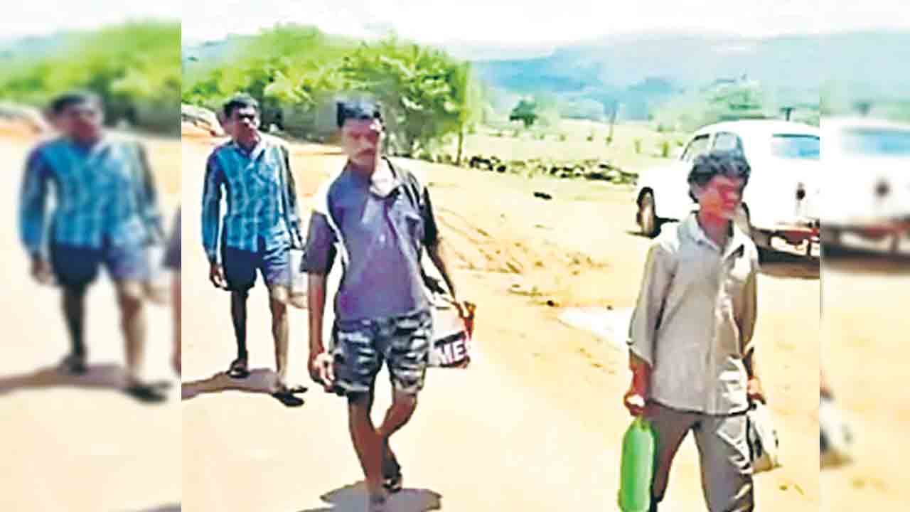 Viral News | చేతిలో పైసా లేక 1000కి.మీ. నడిచి స్వగ్రామానికి.. ఒడిశా కార్మికుల దయనీయ గాథ