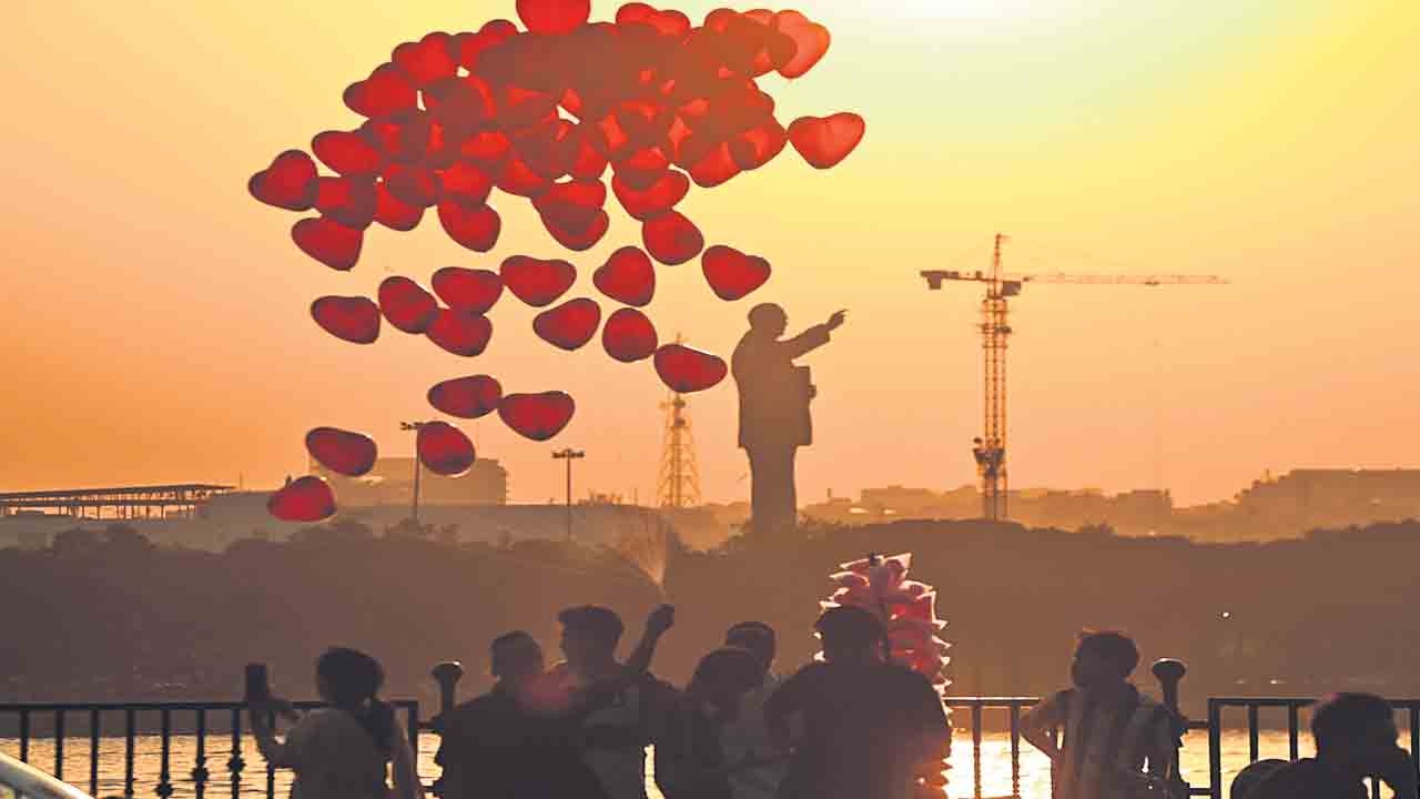 అదిగదిగో.. అంబేద్కరుడు