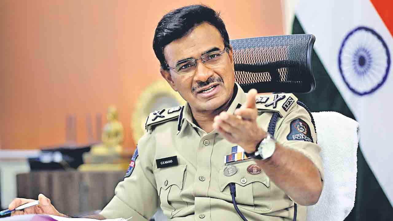 Hyderabad | కొత్తవారిని పనిలో పెట్టుకుంటున్నారా.. జాగ్రత్త! .. నగరవాసులకు సీపీ సీవీ ఆనంద్‌ సూచనలు