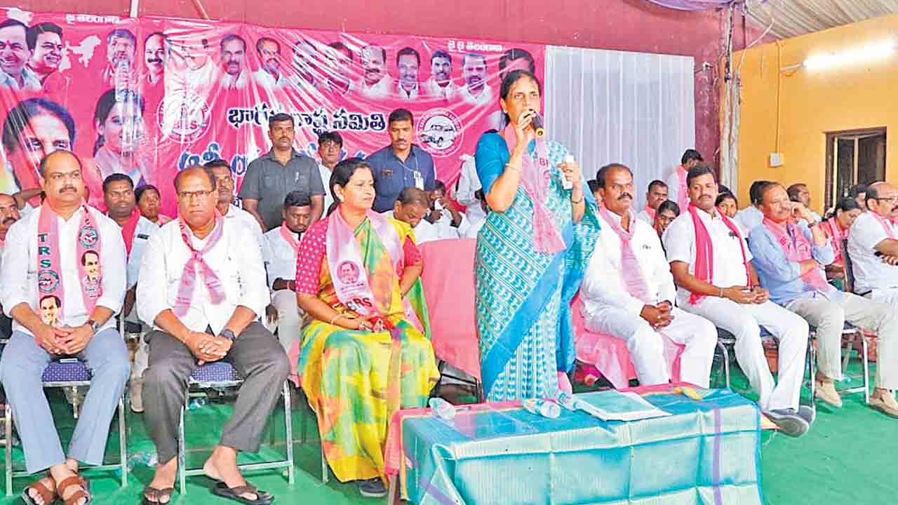 అబద్ధాలు సృష్టించడంలో బీజేపీ నంబర్‌ వన్‌