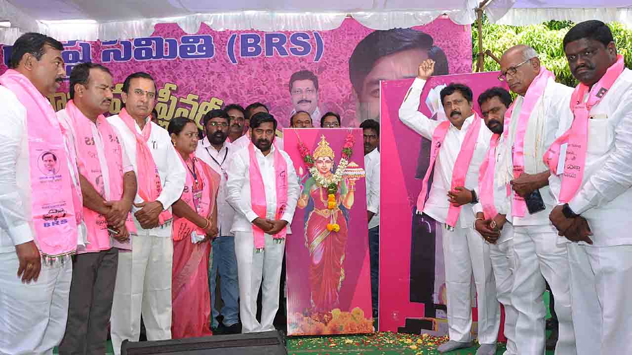 సంబురంగా బీఆర్‌ఎస్‌ ప్రజాప్రతినిధుల సభ