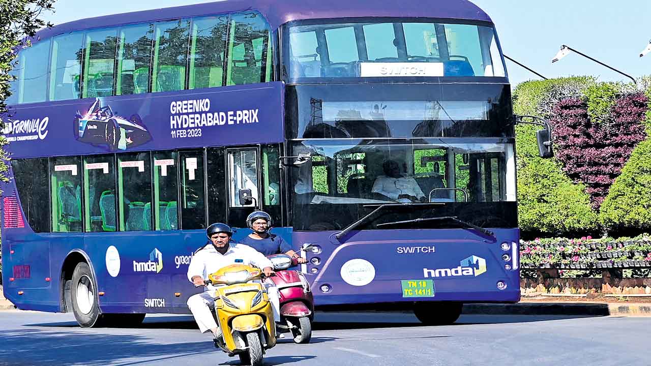 EV Buses |  హైదరాబాద్‌లో మార్చి నాటికి 640 ఈవీ బస్సులు.. దశల వారీగా అందుబాటులోకి