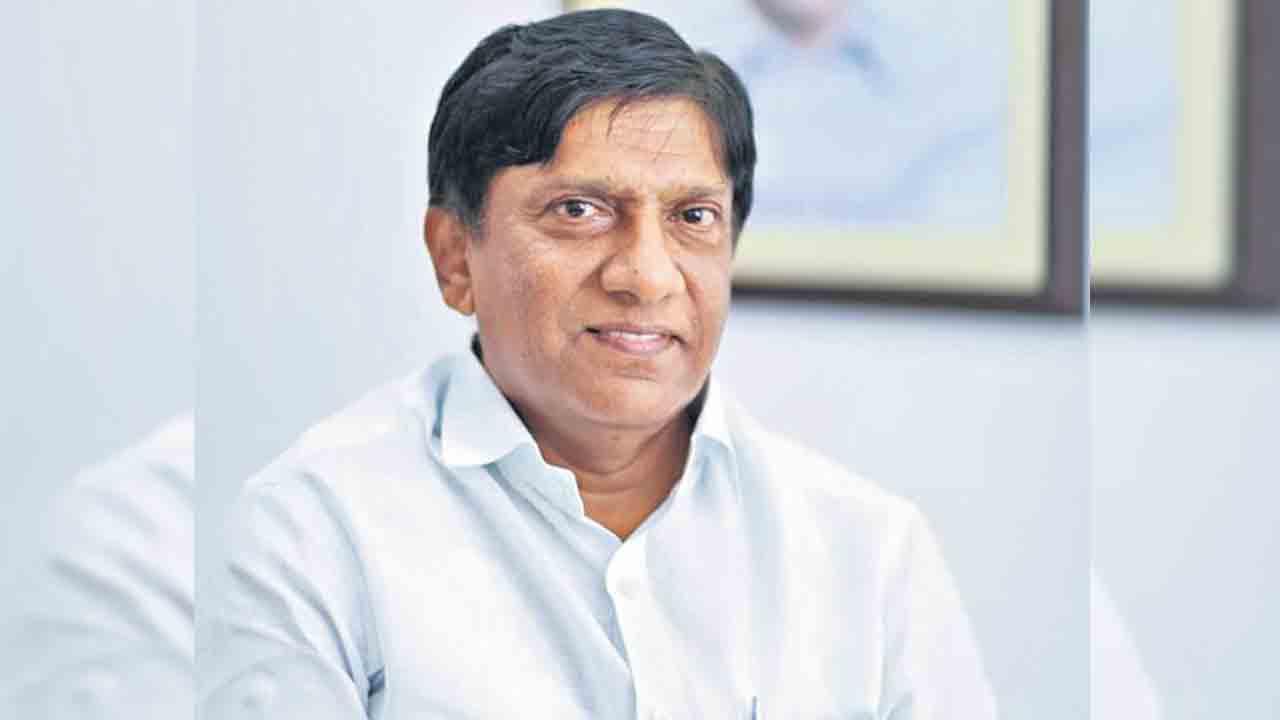 బీజేపీలో కుటుంబపాలన కనబడట్లేదా?