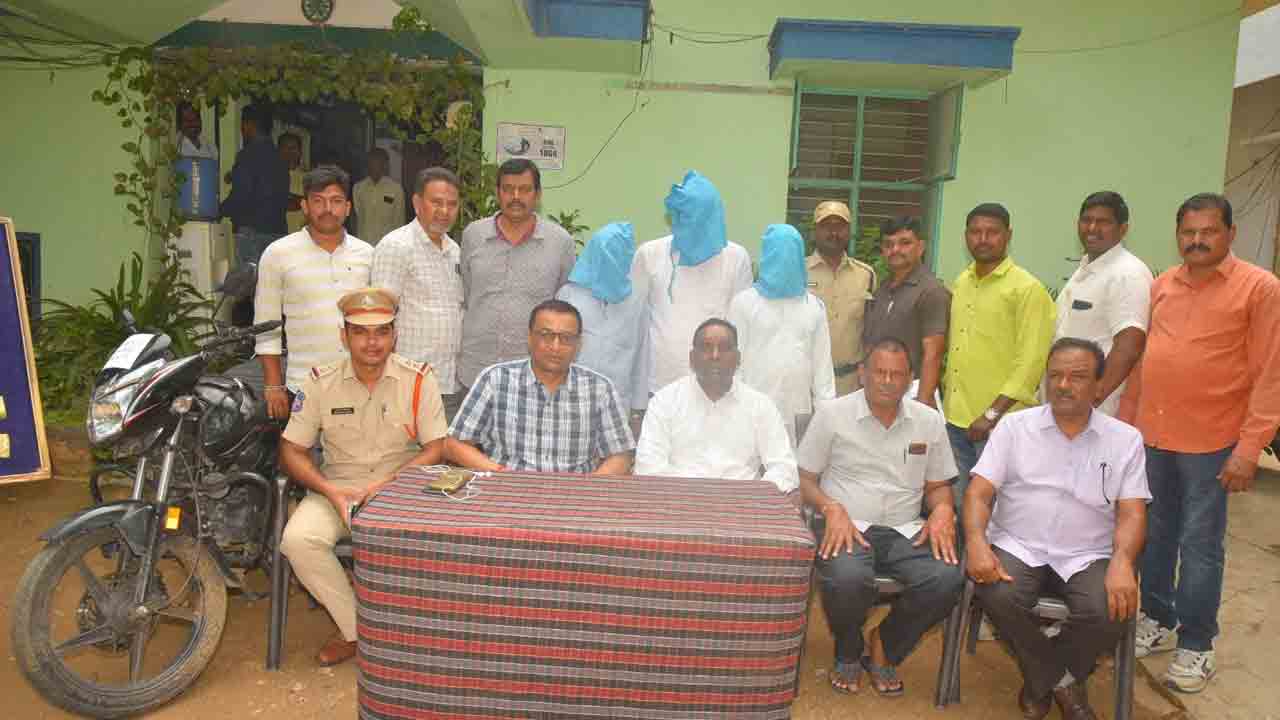 గ్యాస్‌ స్టౌ రిపేరు ముసుగులో చోరీలు