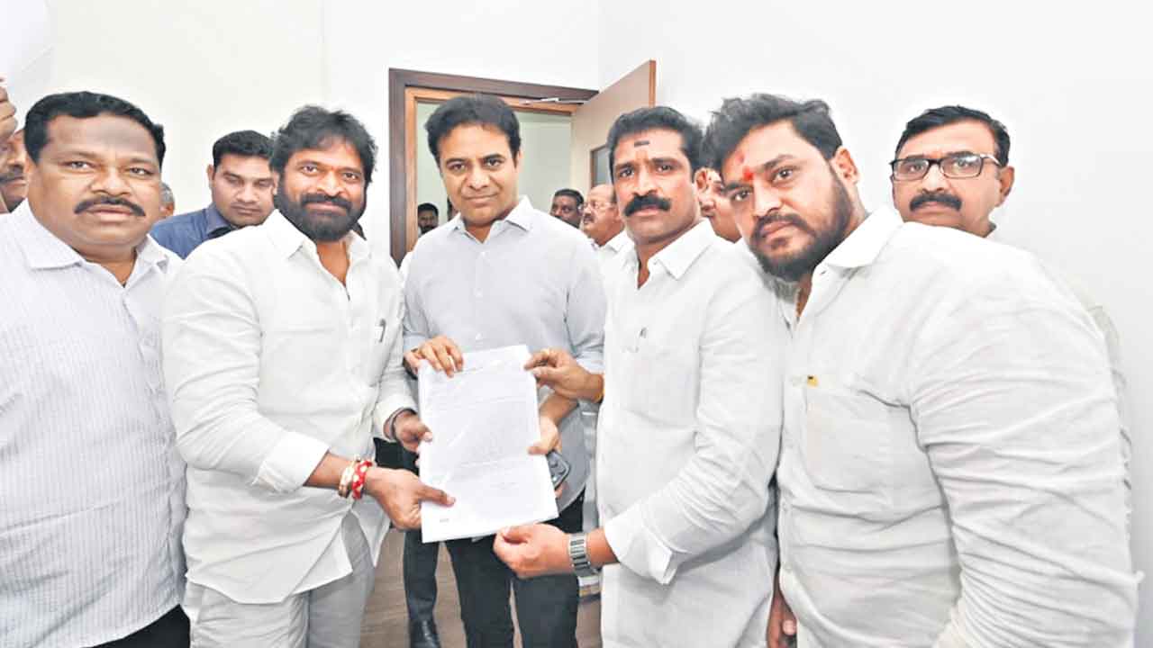 గీత కార్మికుల సమస్యలు పరిష్కరించాలని మంత్రులకు వినతి