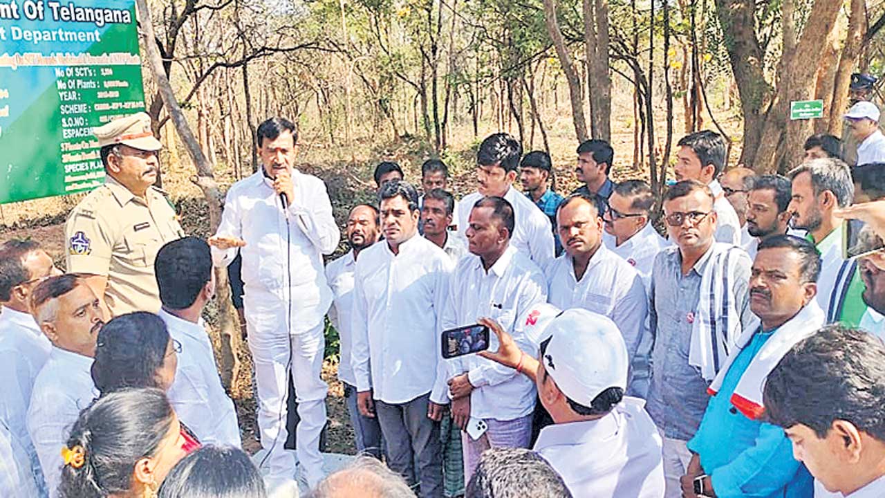 తెలంగాణ అభివృద్ధికి మహారాష్ట్ర రైతు ఫిదా