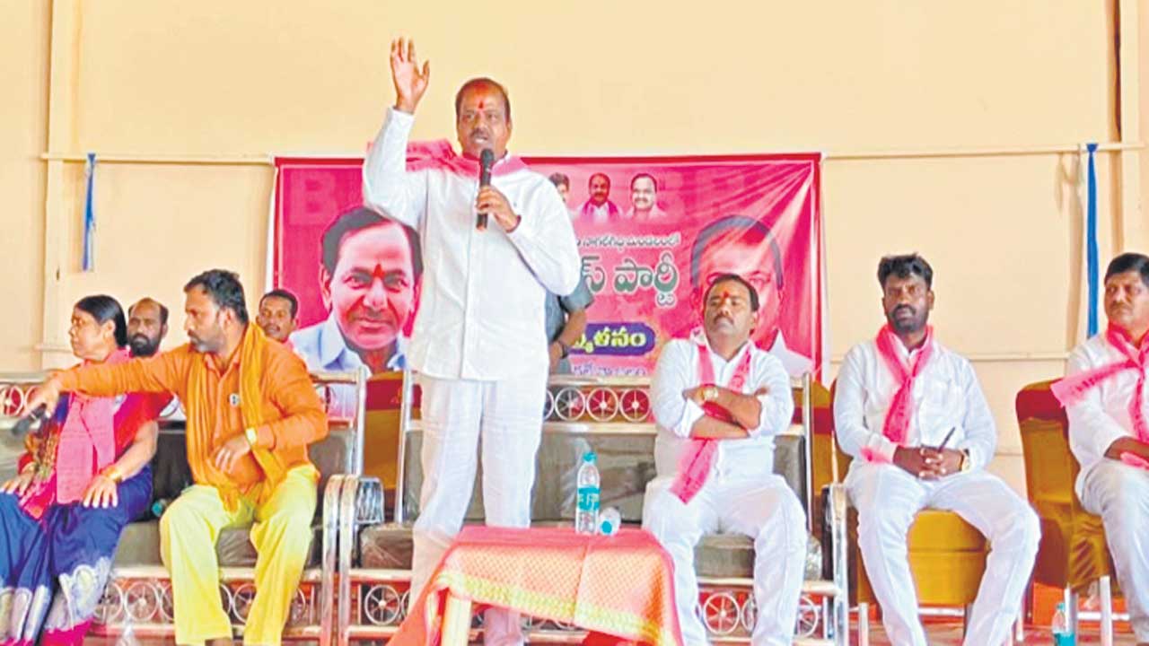 కాంగ్రెస్‌, బీజేపీ కుట్రలను తిప్పికొట్టాలి