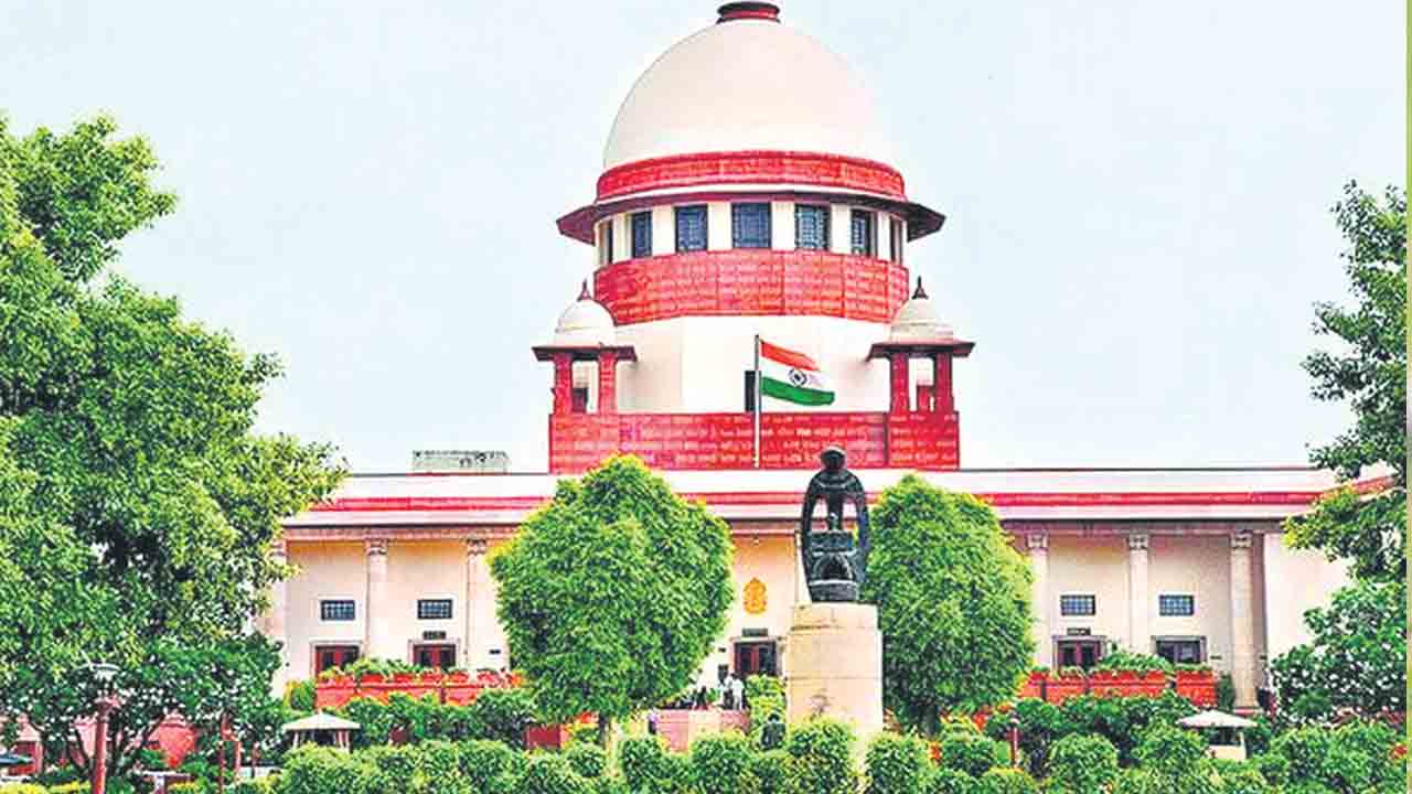 పెండింగ్‌ కేసుపై న్యాయమూర్తి ఇంటర్వ్యూనా?