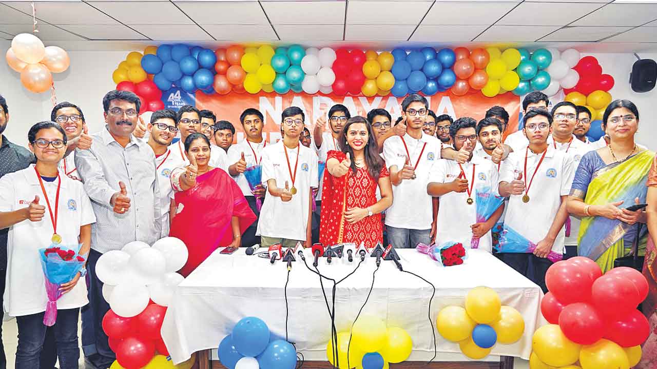 2, 5, 6, ర్యాంకులతో నారాయణ రికార్డు