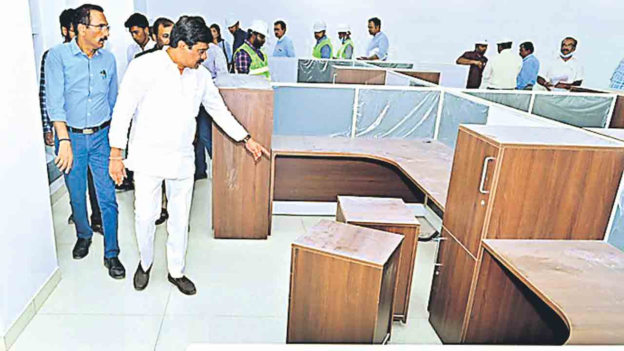 అబ్బురపడేలా సచివాలయం