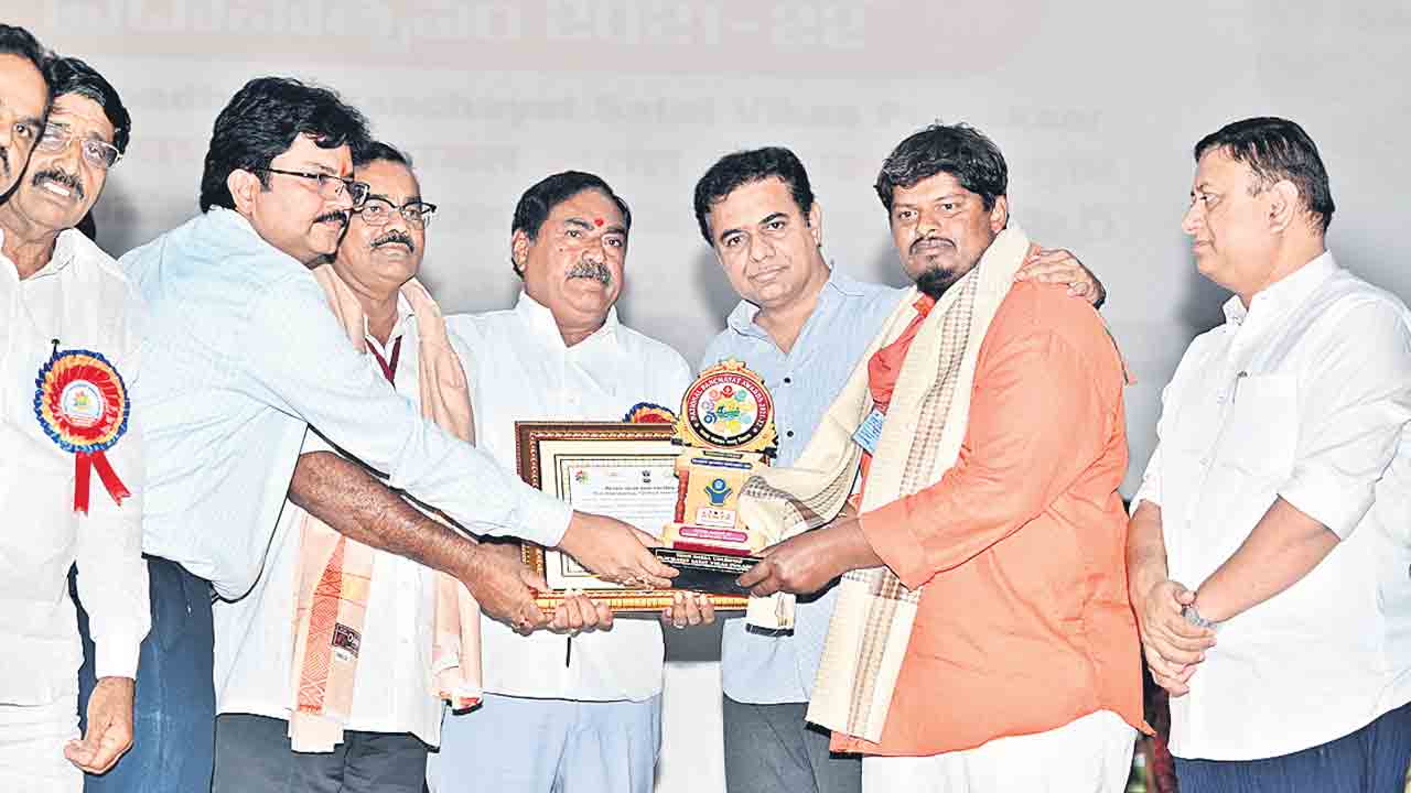 ఉత్తమ జీపీలకు పురస్కారం