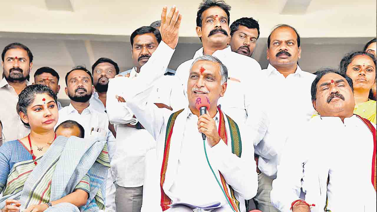 విద్యార్థుల జీవితాలతో గవర్నర్‌ చెలగాటం