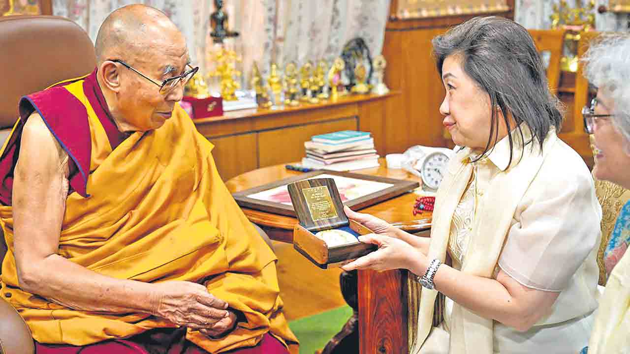 Dalai Lama |  64 ఏండ్ల తర్వాత దలైలామా చేతికి మెగసెసె!