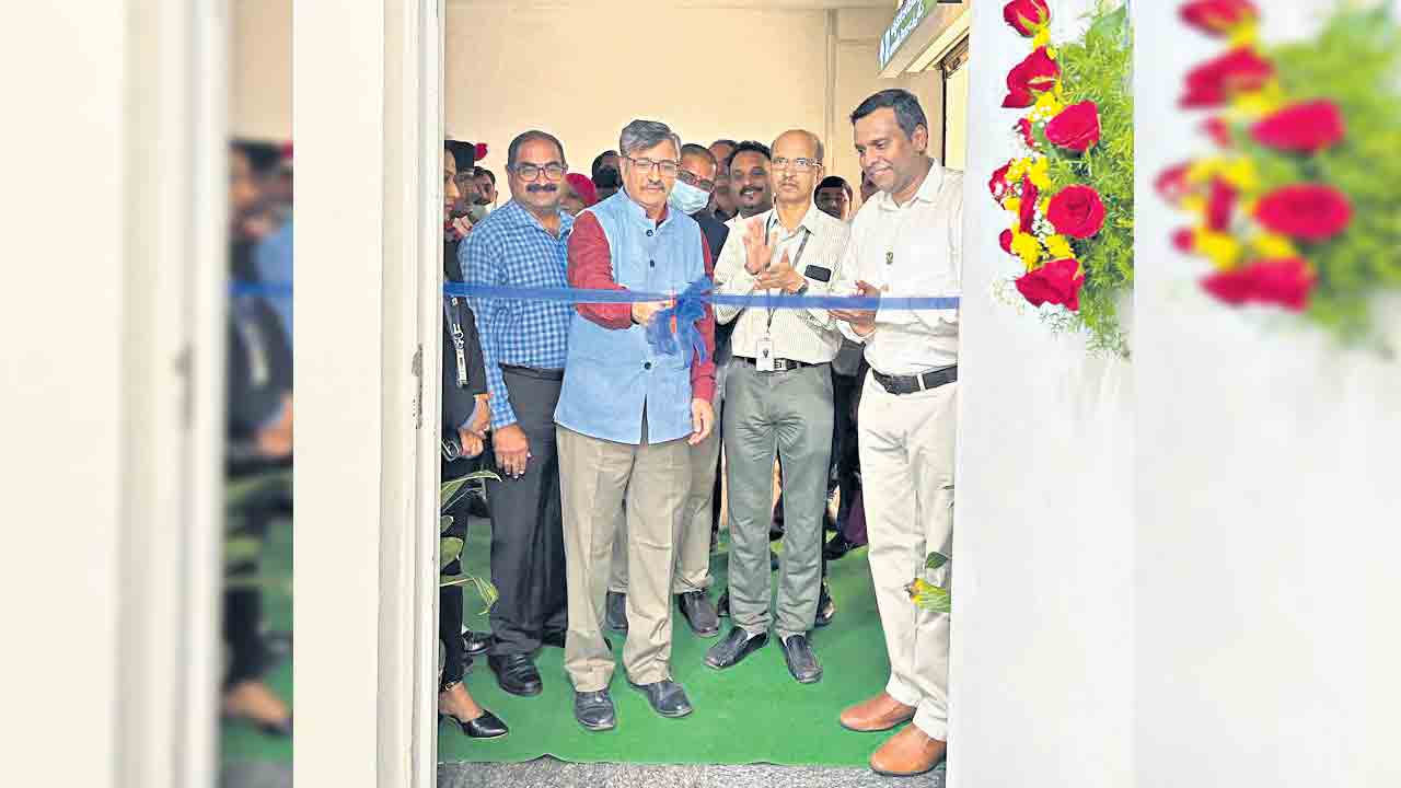 మెట్రో ప్రయాణికులకు అత్యవసర వైద్య సేవలు