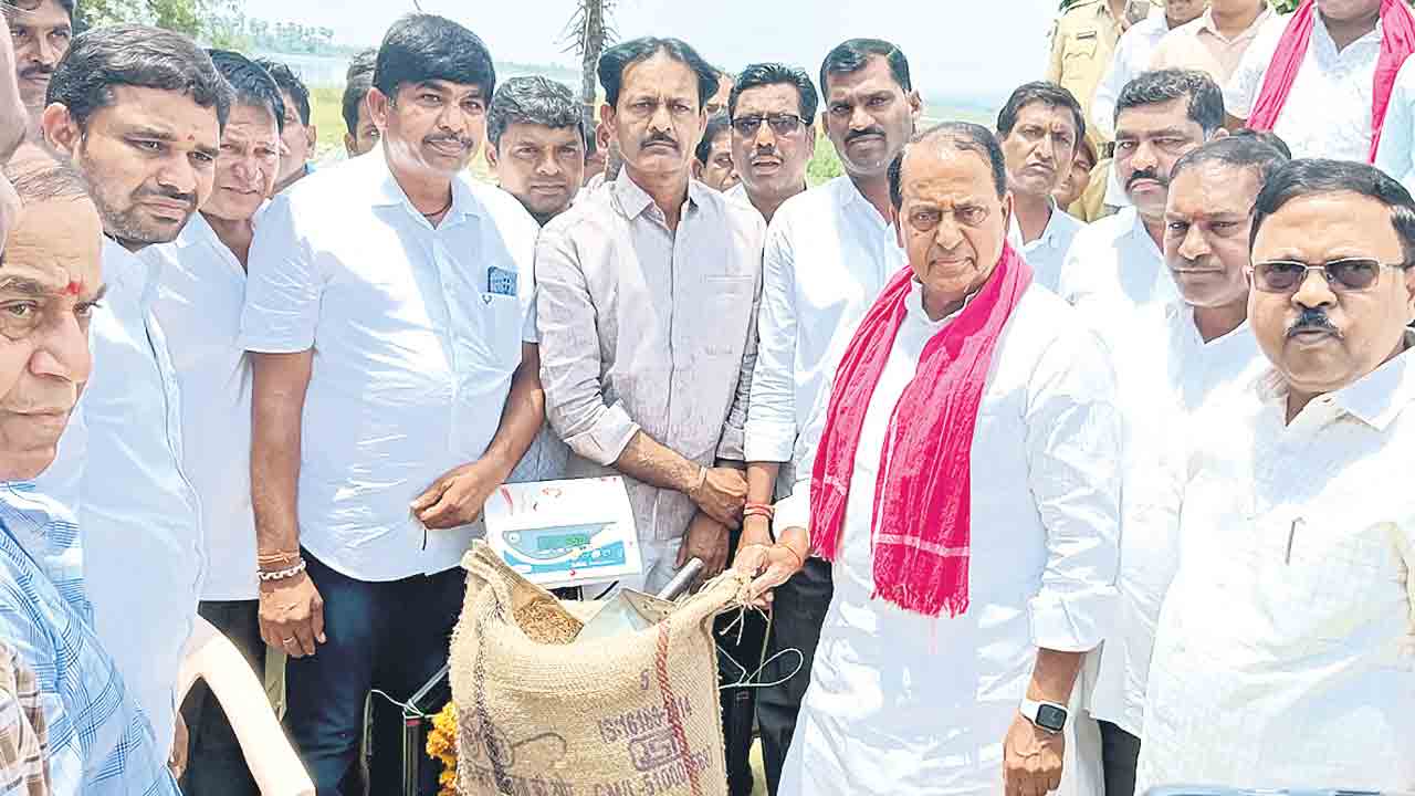 రైతు సంక్షేమానికి పెద్దపీట