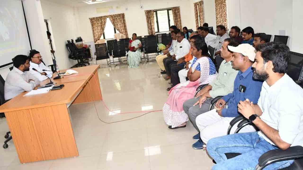 మక్క కొనుగోలు కేంద్రాలను ప్రారంభించాలి