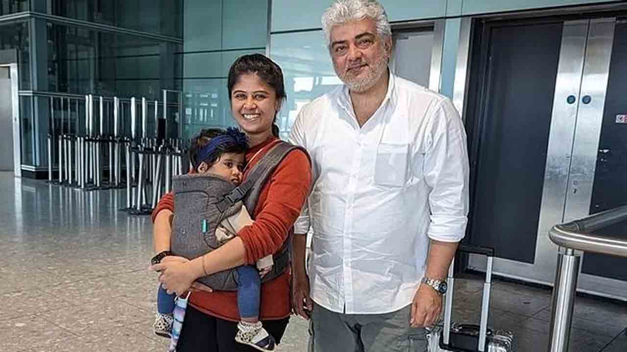 Ajith Kumar | గొప్ప మనసు చాటుకున్న హీరో అజిత్‌.. లేడీ ఫ్యాన్‌ లగేజ్‌ మోసిన స్టార్‌ హీరో