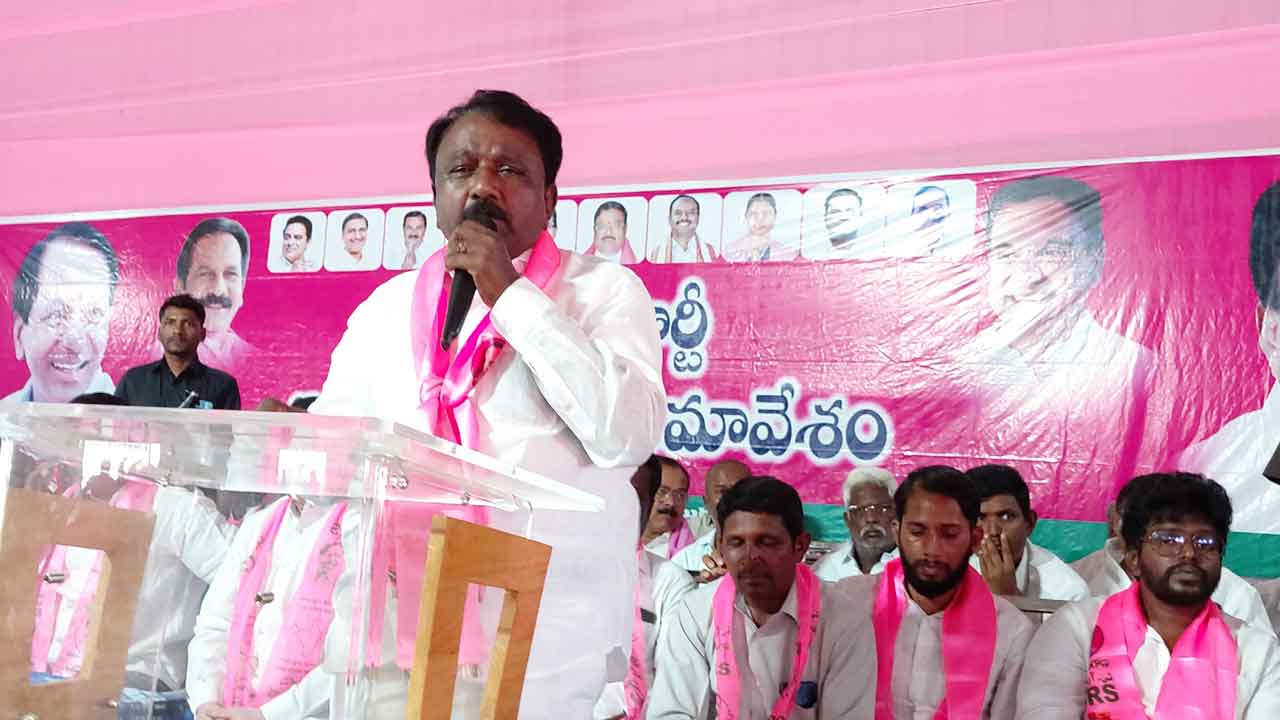 ప్రతిపక్షాలను పట్టించుకోవద్దు