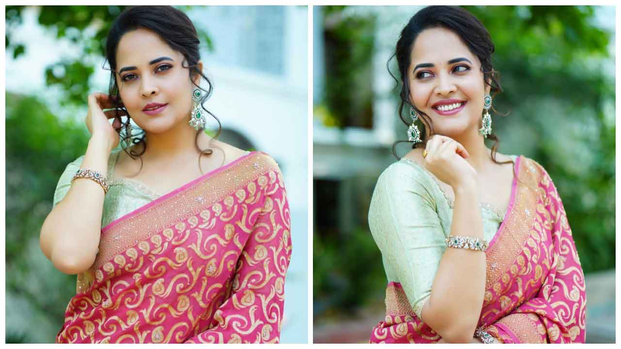 Anasuya Bharadwaj | ఎంగేజ్​మెంట్​ శారీలో మురిపిస్తున్న అనసూయ భరద్వాజ్..