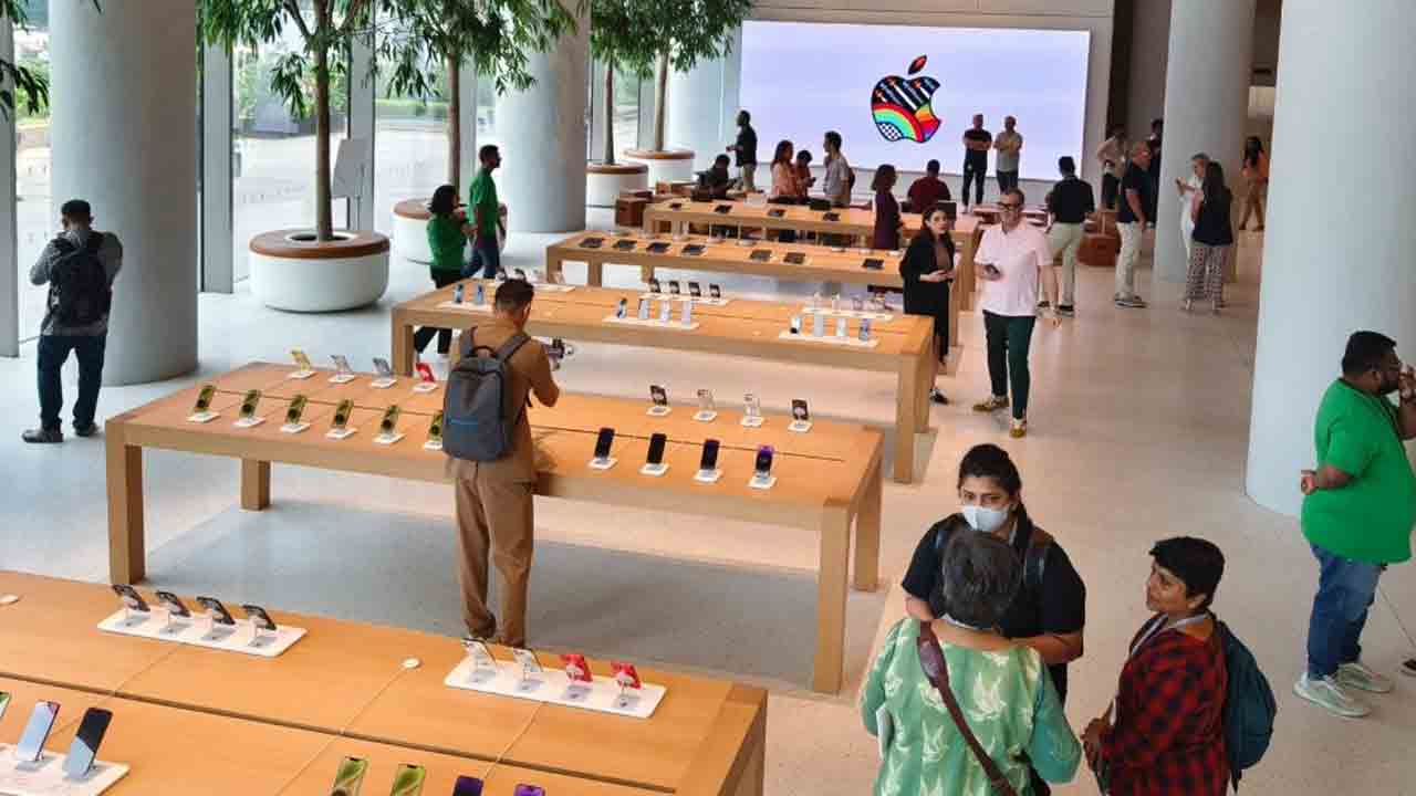 Apple Bkc Mumbai 2