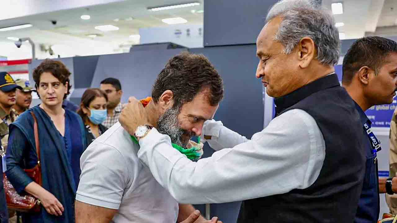 Ashok Gehlot | రాజస్థాన్‌ సీఎం, మాజీ సీఎంలకు కరోనా‌.. నిన్న రాహుల్‌గాంధీని కలిసిన అశోక్‌ గెహ్లాట్‌