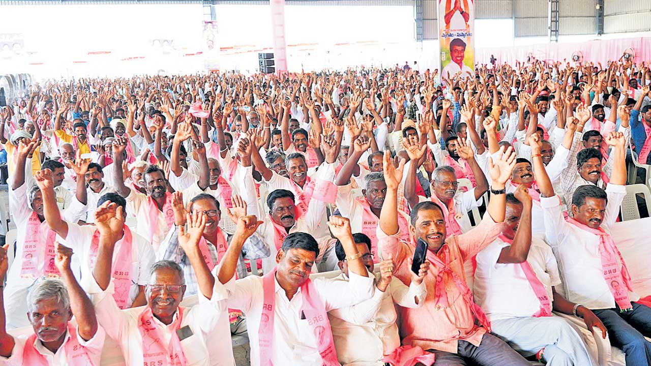 గులాబీ జెండా.. గుండెల నిండా