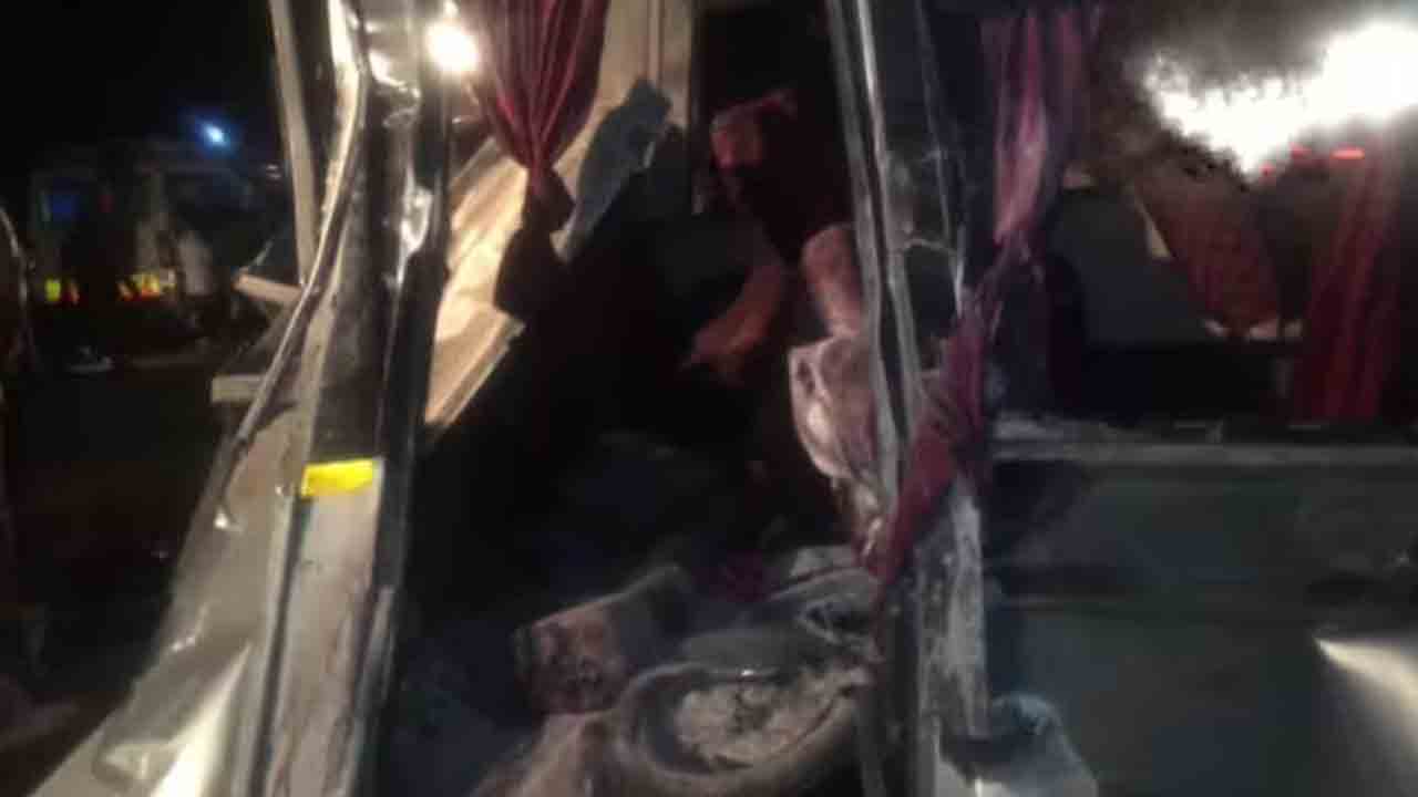 Ayodhya | అయోధ్యలో ట్రక్కు, బస్సు ఢీ.. ఏడుగురు దుర్మరణం