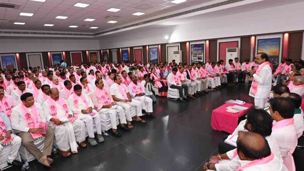 BRS Plenary | బీసీ వర్గాల అభ్యున్నతి కోసం రాజీలేని పోరాటం.. బీఆర్‌ఎస్‌ తీర్మానం