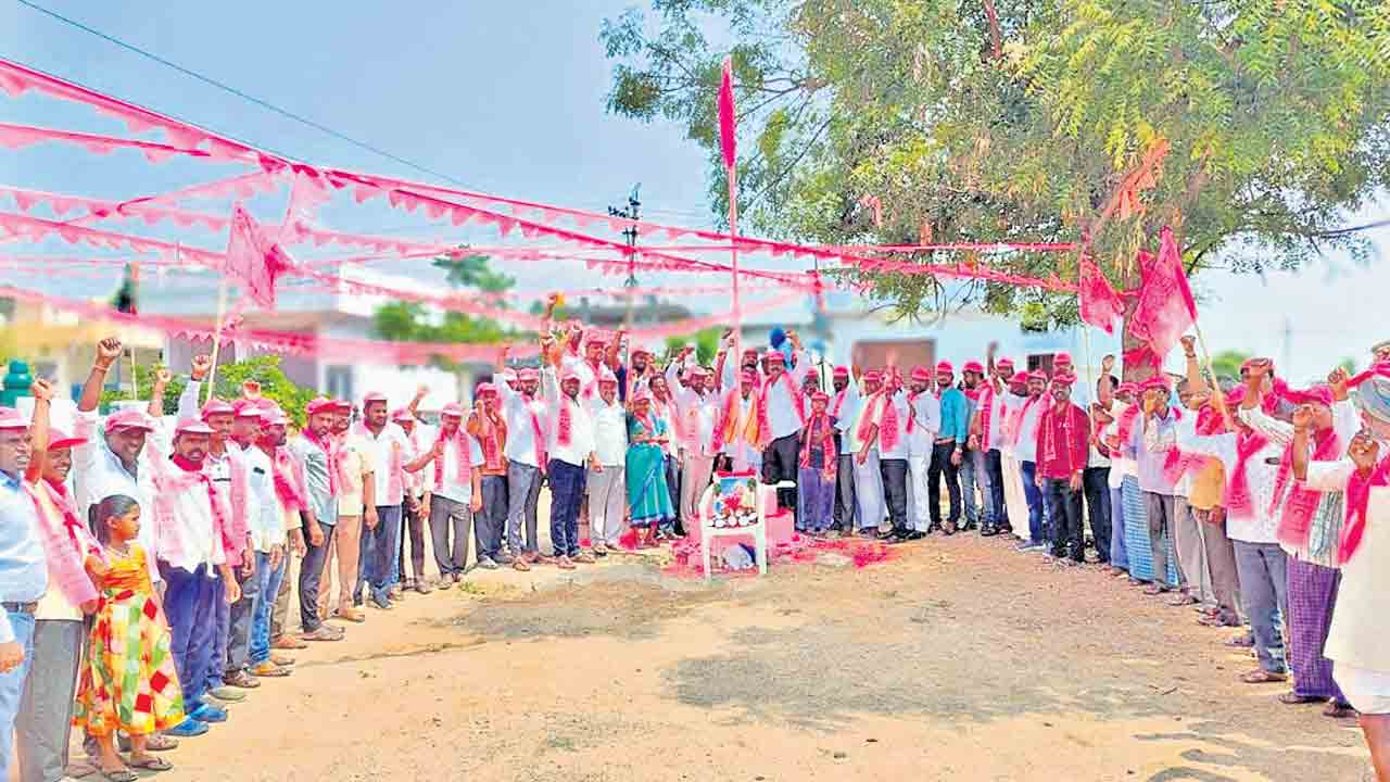 అంబ‌రాన్నంటిన ఆవిర్భావ సంబురం