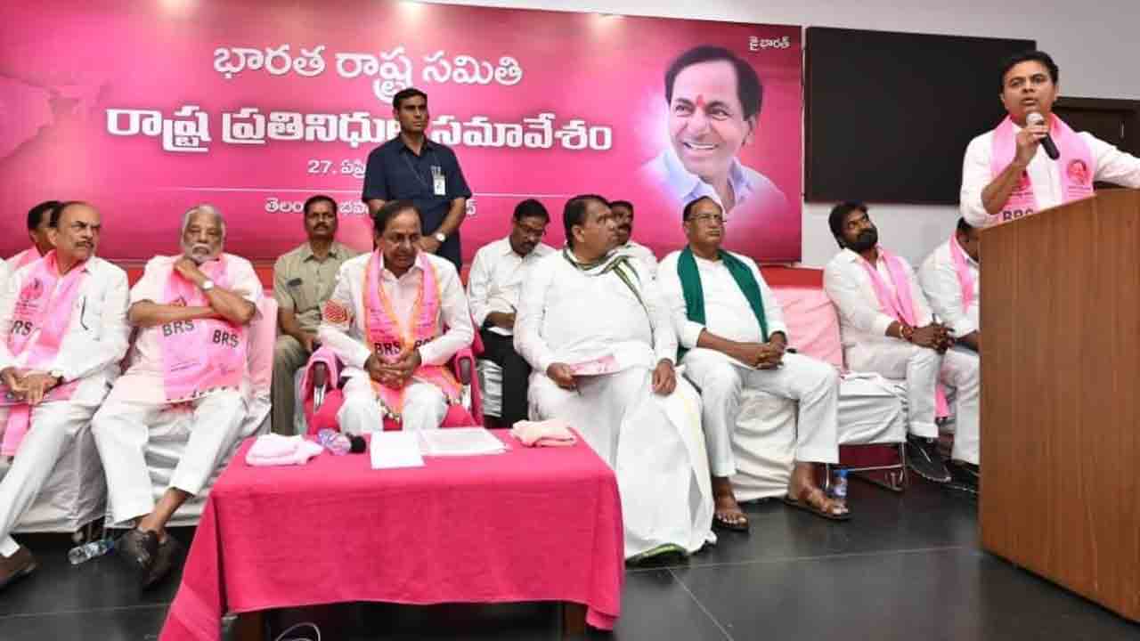 BRS delegates meet | ప్రజల జీవితాల్లో గుణాత్మకమైన మార్పు సాధించే దిశగా బీఆర్ఎస్ అప్రతిహతంగా పురోగమించాలని తీర్మానం..
