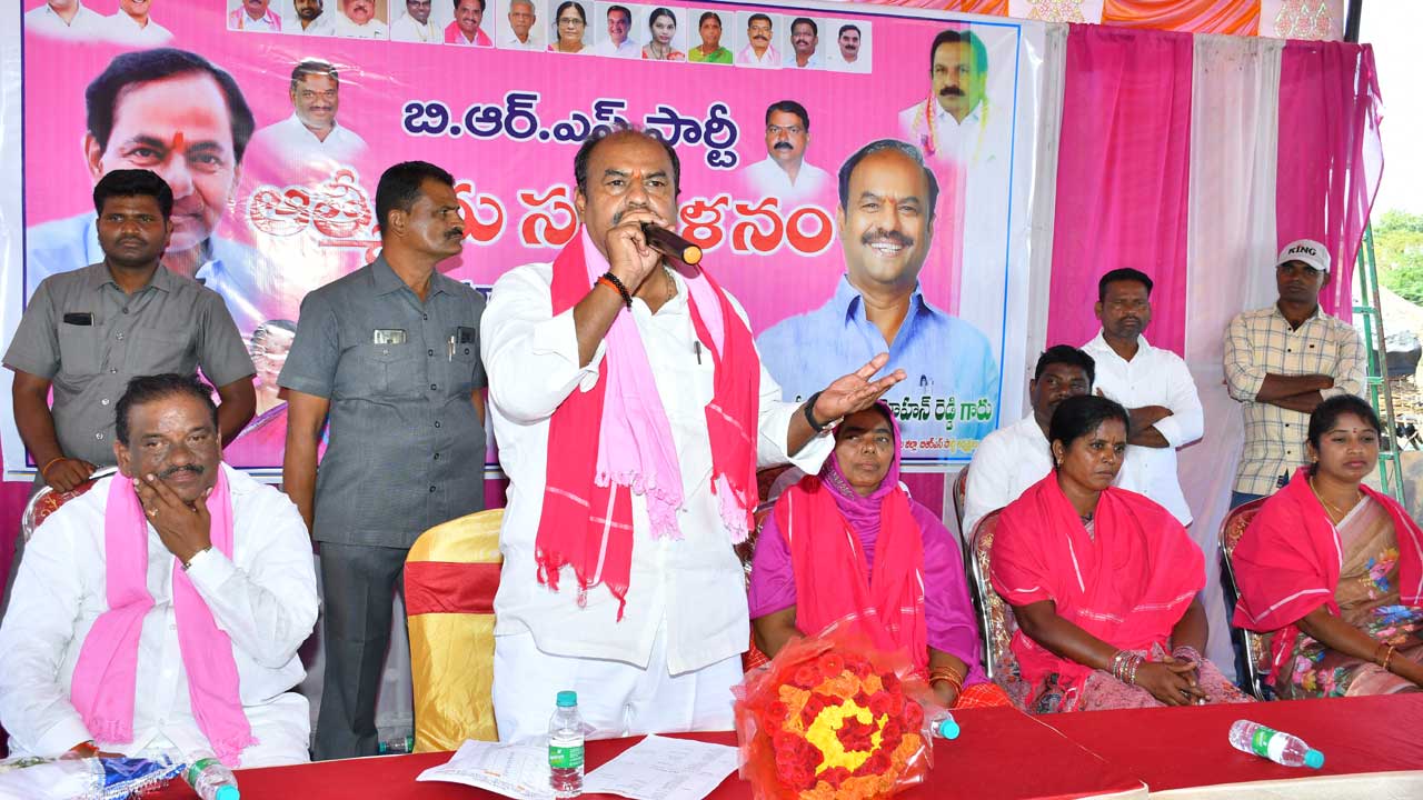 పేదలకు అండ.. గులాబీ జెండా