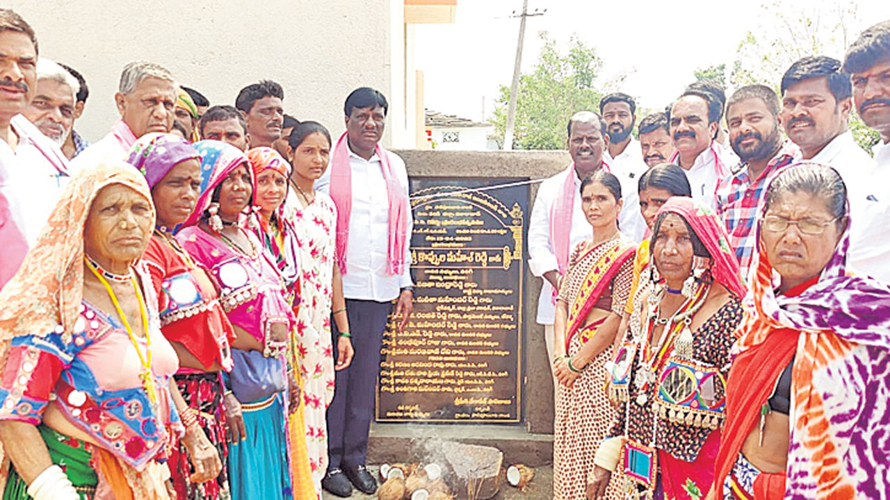 ప్రతి గిరిజన తండాకు బీటీ రోడ్డు