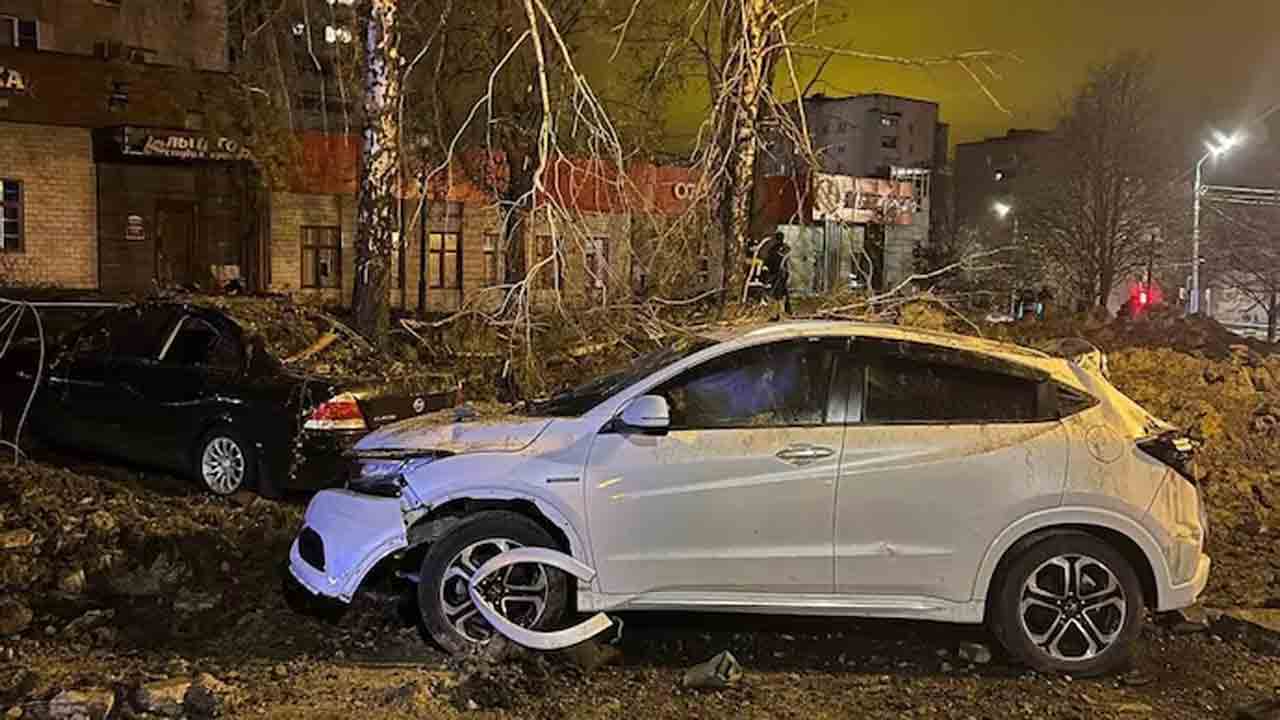 Russia | సొంత నగరంపైనే రష్యా యుద్ధ విమానం దాడి.. ధ్వంసమైన భవనాలు