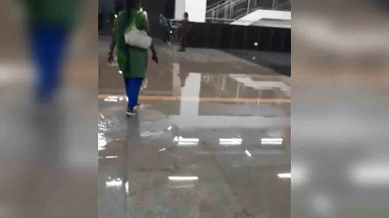 Bengaluru | మోదీ ప్రారంభించిన నాలుగు రోజుల్లోనే.. వరదలమయంగా మెట్రో స్టేషన్