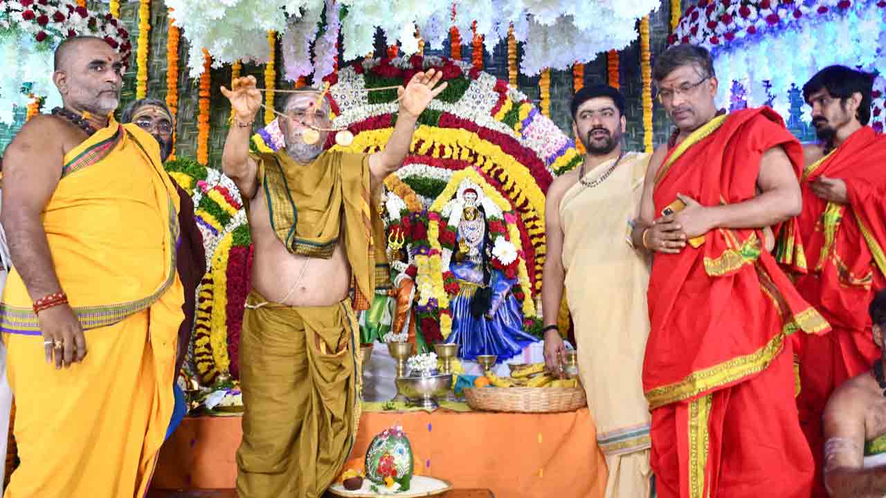 దుర్గామాతగా భద్రకాళి