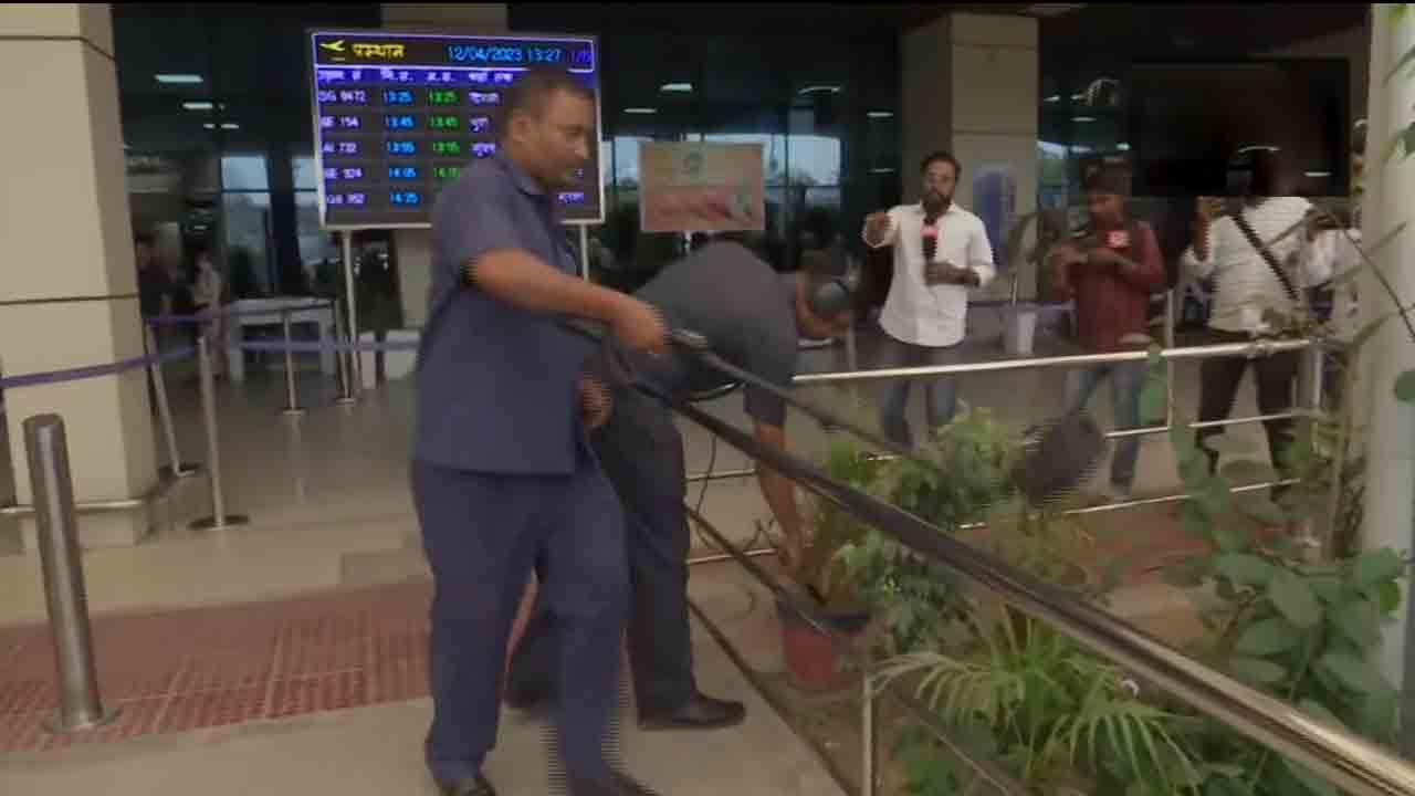 Bomb threat | పట్నా ఎయిర్‌పోర్టుకు బాంబు బెదిరింపు.. రంగంలోకి దిగిన బాంబ్‌ స్క్వాడ్‌.. కొనసాగుతున్న సెర్చింగ్‌.. వీడియో