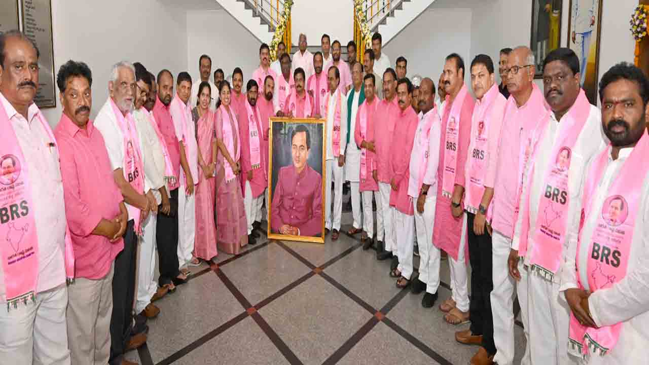 బీఆర్‌ఎస్‌ ఆవిర్భావ వేడుకలో…