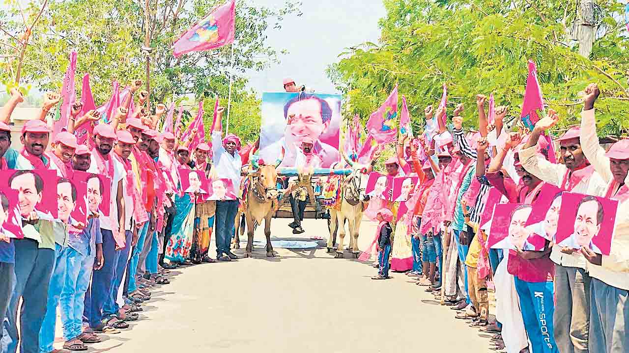 ముక్రా(కే)లో ఆవిర్భావ పండుగ